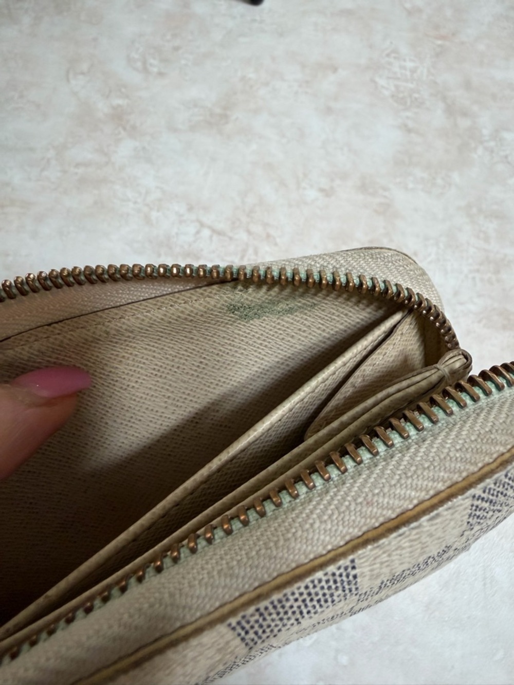 Louis Vuitton Zippy Wallet in Damier Azur Cream and Blue - Picture 11 of 17